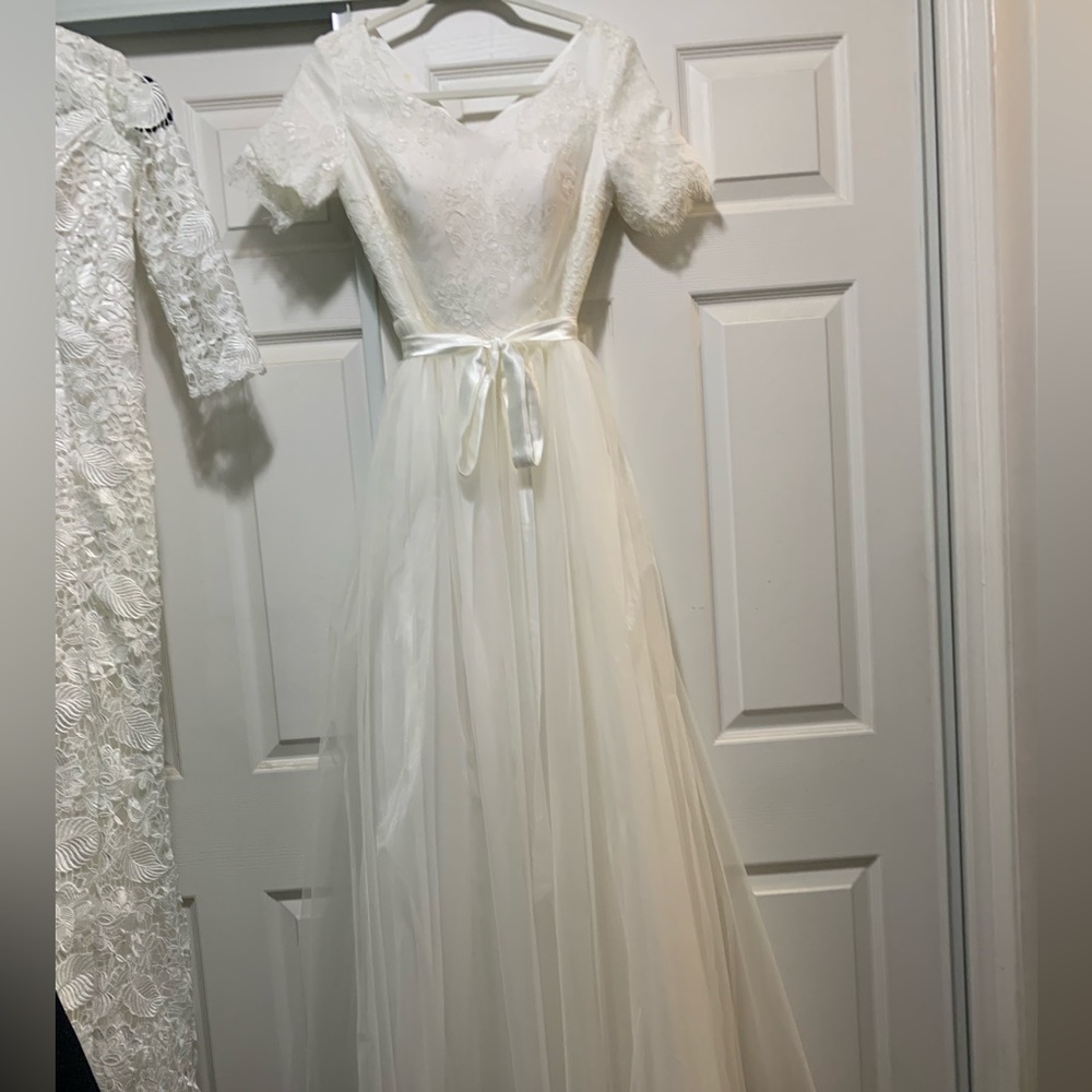 Wedding dress , short sleeve , size small , never worn